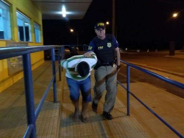 PRF prende motorista que escondia 78 quilos de coca&iacute;na em carreta 