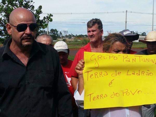 Sem terra protestam em audi&ecirc;ncia que decide destino da usina de Bumlai 