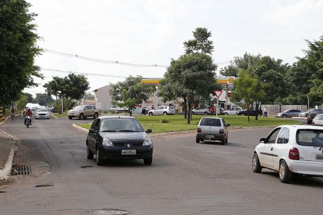 Morador quer ajudar no fim de caos no tr&acirc;nsito, mas esbarra na burocracia