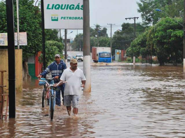  Cheia do rio bloqueia pontes e isola munic&iacute;pio de Aquidauana