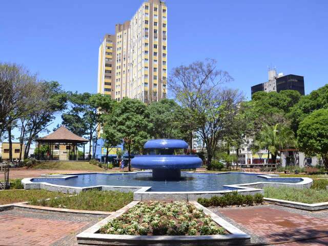  A poucas horas de inaugurar, na Pra&ccedil;a Ary Coelho ritmo de trabalho &eacute; acelerado