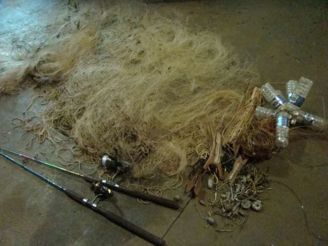 Apreendidos 400 m de redes de pesca no rio Dourados