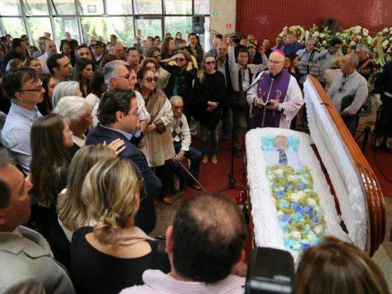 "O povo de MT reverencia e muito este brasileiro", homenageia Pedro Taques