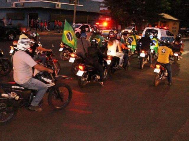 Apoio a greve parou com&eacute;rcio e levou moradores as ruas no interior de MS