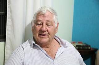 Norberto, o marido de 75 anos que cuida da esposa e da &quot;filha&quot;. (Foto: Fernando Antunes)