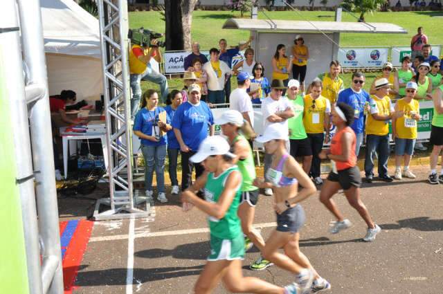  Dada a largada da elite feminina da Meia-Maratona Volta das Na&ccedil;&otilde;es 2011