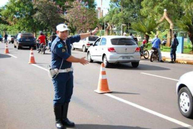  Ciptran aplica 26 autua&ccedil;&otilde;es em blitz no bairro Guanandi