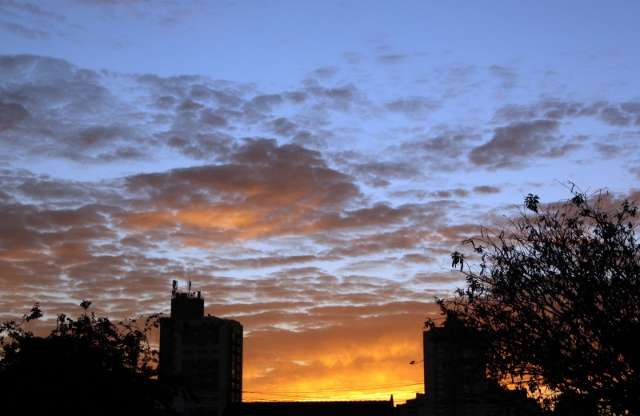 Agosto come&ccedil;a com tempo seco e sol quente em MS