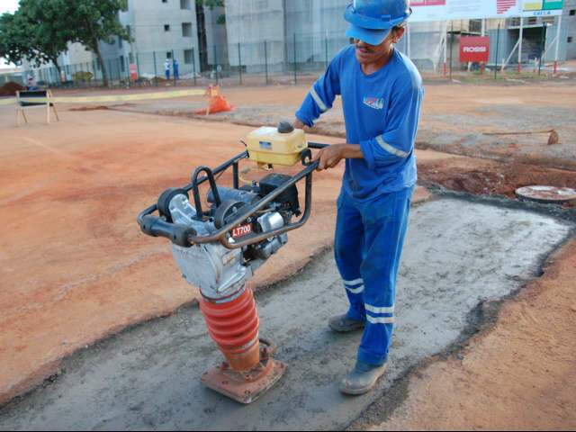  Obra interdita trecho da avenida Tr&ecirc;s Barras h&aacute; tr&ecirc;s meses