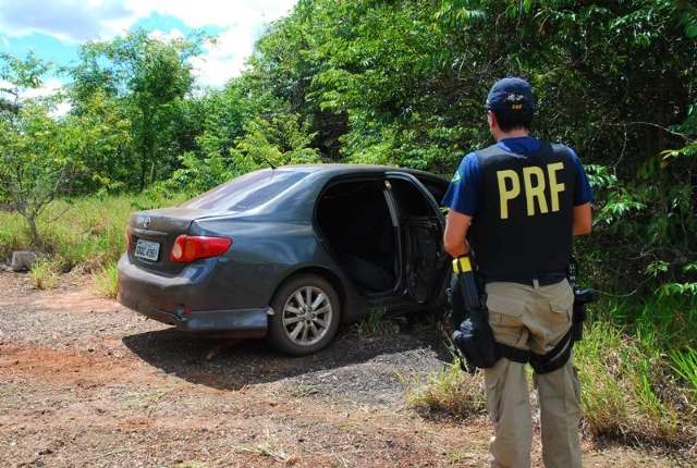 Ve&iacute;culo com ocorr&ecirc;ncia de furto &eacute; apreendido ap&oacute;s condutor empreender fuga