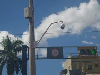 Vinte câmeras foram instaladas na área central de Dourados. (Foto: Gizele Almeida / Dourados News)