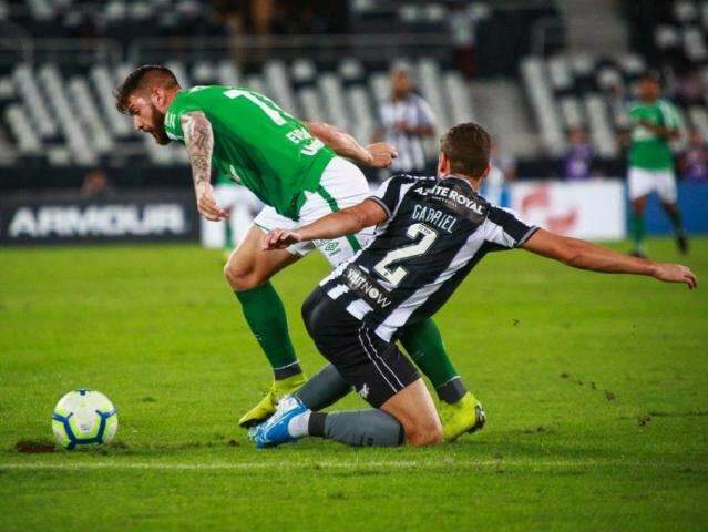 Botafogo e Chapecoense n&atilde;o saem do empate sem gols no Nilton Santos 