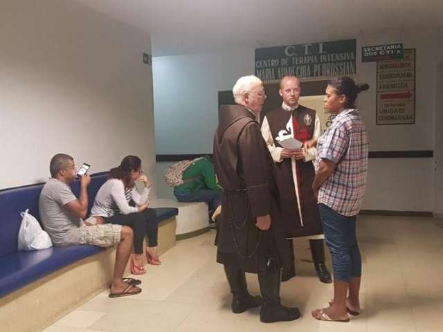 Pais esperam milagre e menino afogado segue em estado grave 