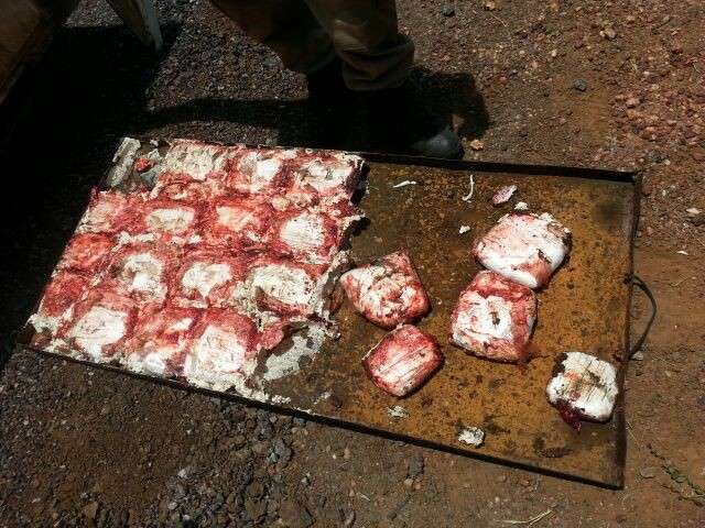 PRF apreende 17kg de coca&iacute;na que estavam escondidos em caminhonete