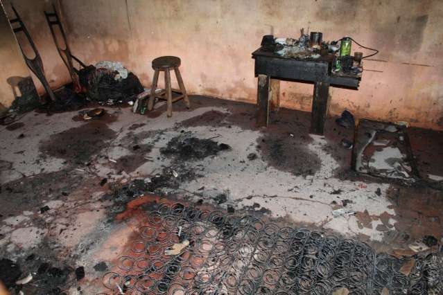 Em um misto de amor e &oacute;dio, mulher confessa que incendiou a casa do ex