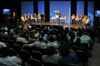 Candidatos no palco do debate do SBT (Foto: Alcides Neto)