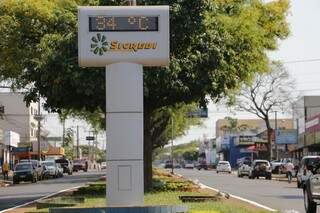 Termômetro registrava 34 graus às 9h desta terça-feira, mas temperatura chegou aos 40ºC ontem (Foto: Eliel Oliveira)