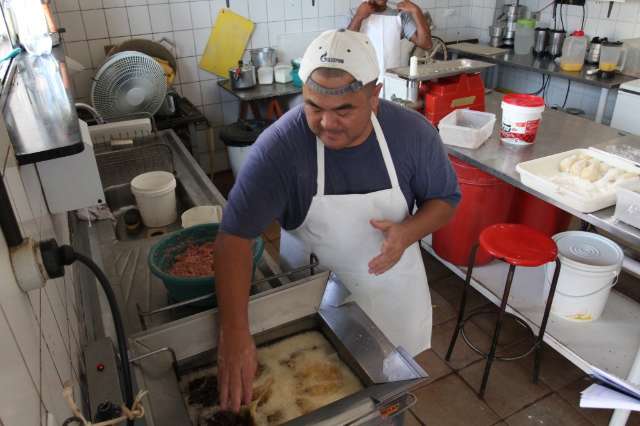 Da batata ao bolo de carne, lanchonete na Bandeirantes tem tradi&ccedil;&atilde;o de gera&ccedil;&otilde;es 