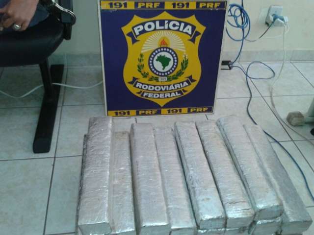 Para pagar d&iacute;vida com traficante, meninas pegam carona para levar droga