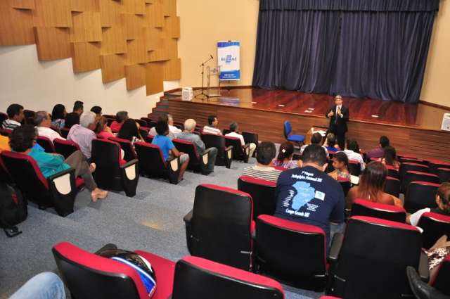 Secretaria de Educa&ccedil;&atilde;o desativa ensino e descredencia escola CNEC