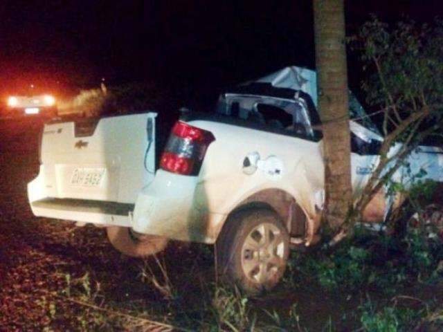 T&eacute;cnico agr&iacute;cola morre ap&oacute;s bater picape em coqueiro na MS-276