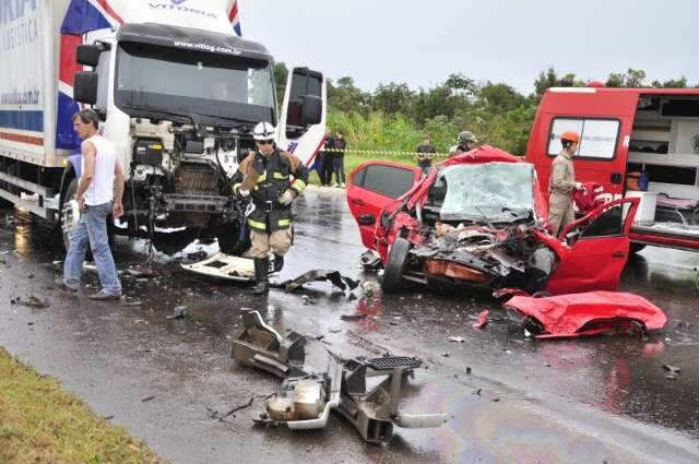 Mortos na colis&atilde;o de Gol e caminh&atilde;o s&atilde;o veladas em gin&aacute;sio de esportes