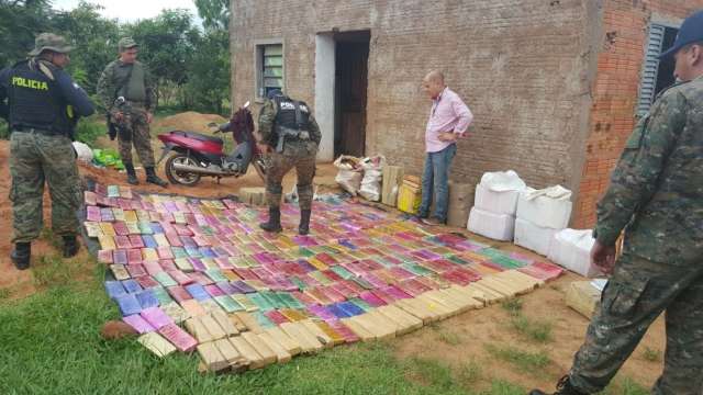 Pol&iacute;cia paraguaia apreende mais de 600 quilos de maconha na fronteira