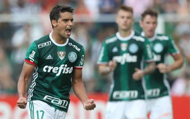 Amistoso re&uacute;ne tetracampe&atilde;o mundial e lateral-direito do Palmeiras