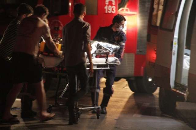 Mulher morre e outras tr&ecirc;s pessoas ficam feridas ap&oacute;s carro capotar