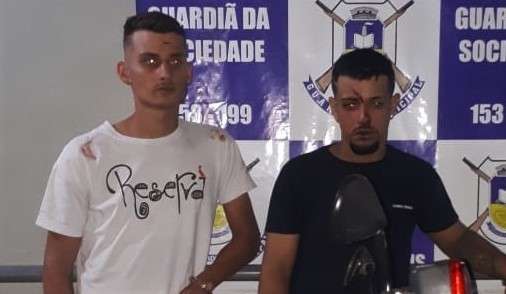 Dupla &eacute; presa ap&oacute;s tentar matar homem na frente da Guarda Municipal