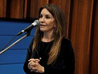 Antonieta Amorim, do MDB, em discurso na Assembleia. (Foto: Luciana Nassar/ALMS).