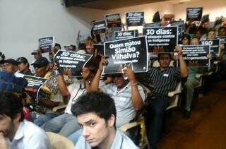Grupo de 200 pessoas foram até a Assembleia apoiar criação de comissão parlamentar (Foto: Leonardo Rocha)