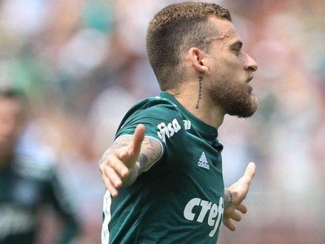 Com confus&atilde;o dentro e fora de campo, Palmeiras vence o Cruzeiro por 3 a 1 