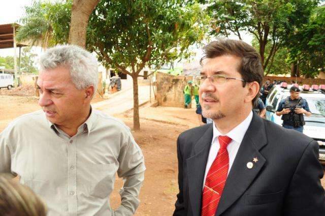 Deputados deixam &uacute;ltima sess&atilde;o do ano para ver de perto confus&atilde;o no lix&atilde;o 