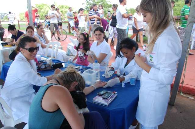 Milhares de pessoas participam da &uacute;ltima edi&ccedil;&atilde;o do projeto Domingo na Avenida 