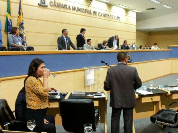 Vereadores batem-boca, quase se agridem e C&acirc;mara suspende sess&atilde;o