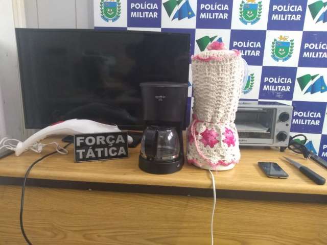 Com av&oacute; no quintal, menino de 9 anos &eacute; rendido por assaltante dentro de casa 