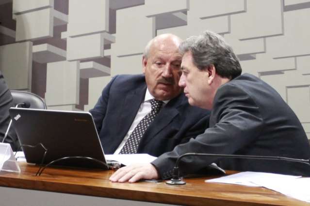 ﻿Moka articula e Renan ter&aacute; advers&aacute;rio do PMDB pela presid&ecirc;ncia do Senado