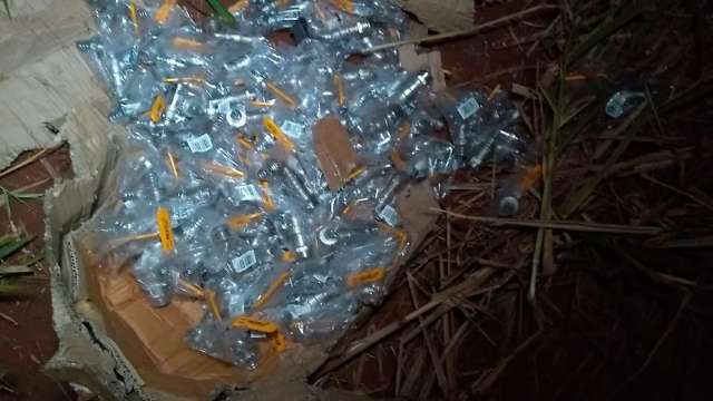 Contrabandistas fogem da pol&iacute;cia, carro capota, pega fogo e dois morrem