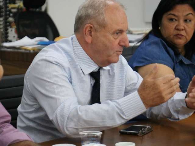 Parceria prev&ecirc; que presos trabalhem na conserva&ccedil;&atilde;o de cemit&eacute;rios