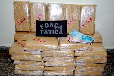Polícia de MS apreende 40 kg de cocaína em carro de luxo que capotou em SP