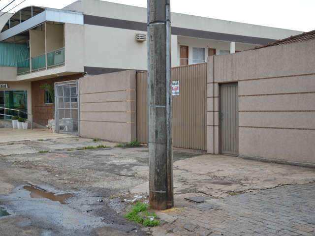  Colis&atilde;o de ve&iacute;culo contra poste deixa um ferido no bairro Amamba&iacute;