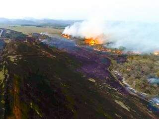 Fogo na região do Pantanal; produtores rurais têm ajudado autoridades e combatido chamas em locais de difícil acesso. (Foto: O Pantaneiro/Reprodução)