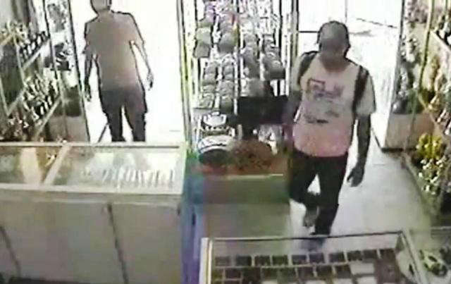  Relojoaria &eacute; assaltada pela 6&ordf; vez, veja a a&ccedil;&atilde;o dos bandidos no circuito interno