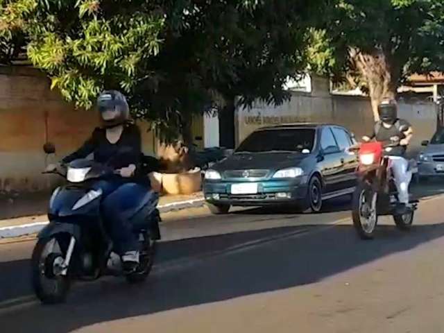 Motociclistas ignoram sinaliza&ccedil;&atilde;o e correm risco diariamente em avenida