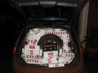 Droga estava escondida em Ford Fiesta (Foto: Divulgação/DOF)