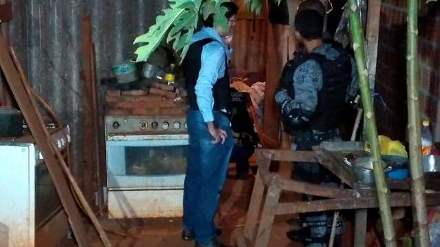 Pistoleiros fugiram de carro ap&oacute;s matarem v&iacute;timas com 11 tiros na &ldquo;Favelinha&rdquo;