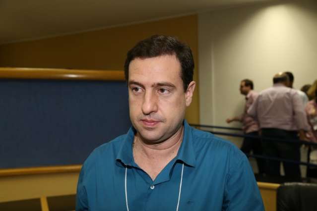 Prefeito de Ponta Por&atilde; muda para PDT, de olho em reelei&ccedil;&atilde;o em 2016