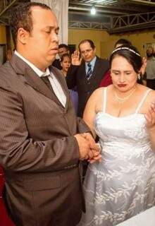 Os dois durante cerimônia de casamento. (Foto: Ana Carolina Santiago)