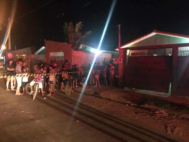 Mulher &eacute; morta a facadas pelo ex-marido no residencial Celina Jallad